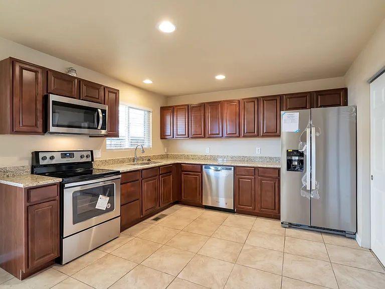 4042 S Yosemite St — Photo 3