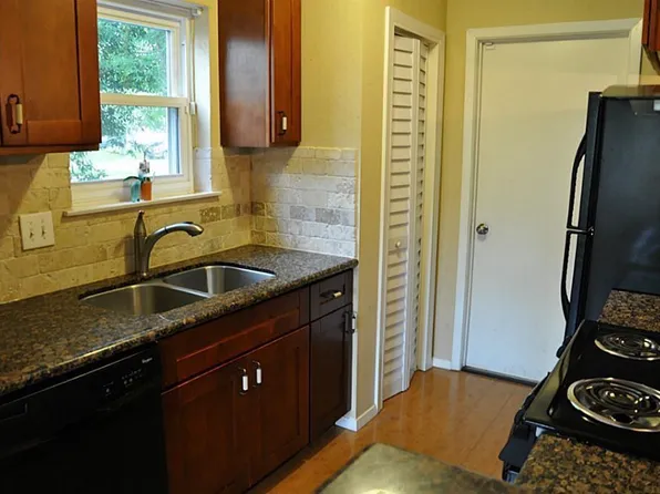 17142 Barcelona Dr, Friendswood, TX 77546