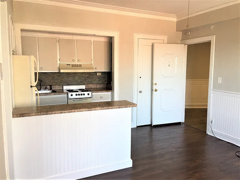 LaSalle Apartments — Photo 16