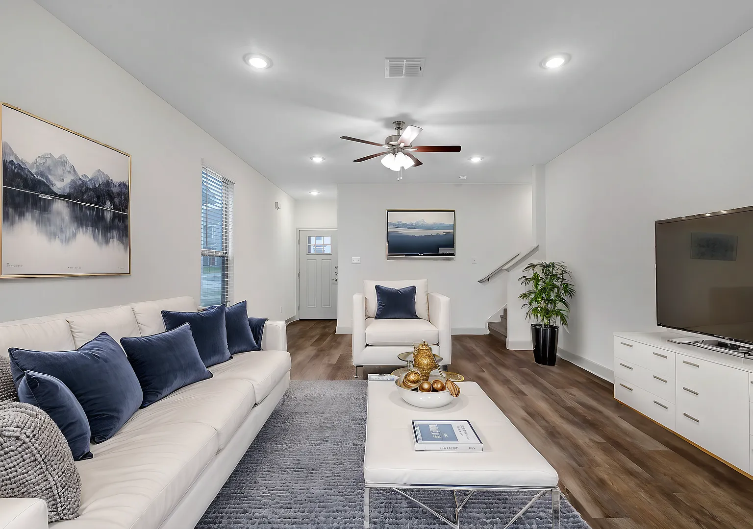 Move-In Special: Two Weeks Free Beautifully Designed Townhome With Upscale Finishes — Photo 4