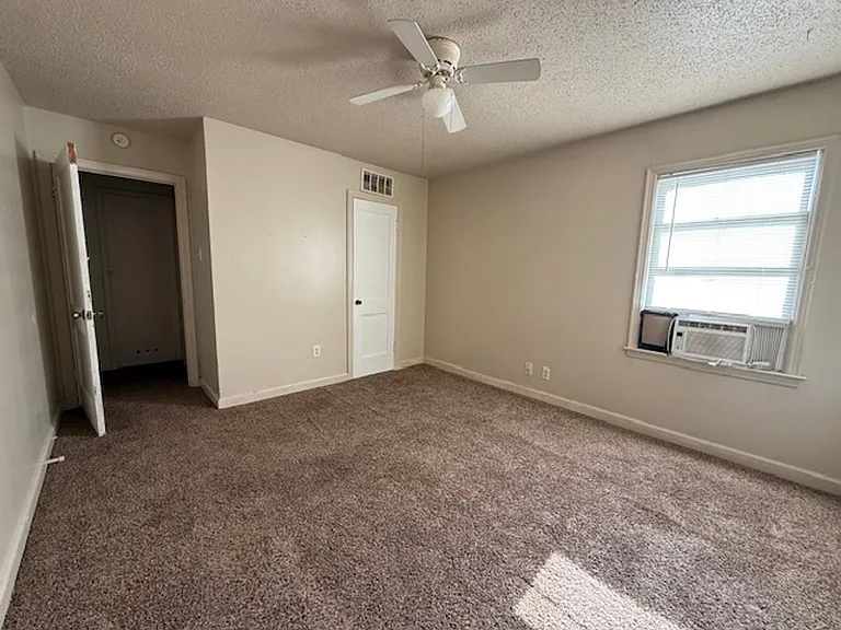 3250 College St — Photo 9