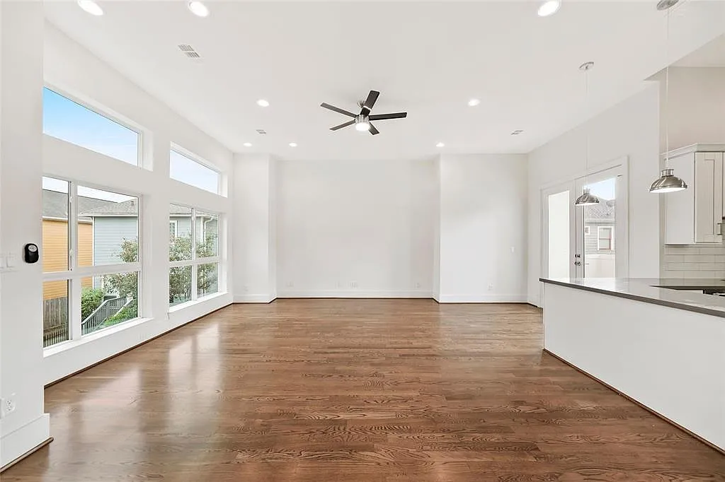 3 bed, 3.5 bath, 2981 sqft, $3,500 — Photo 3