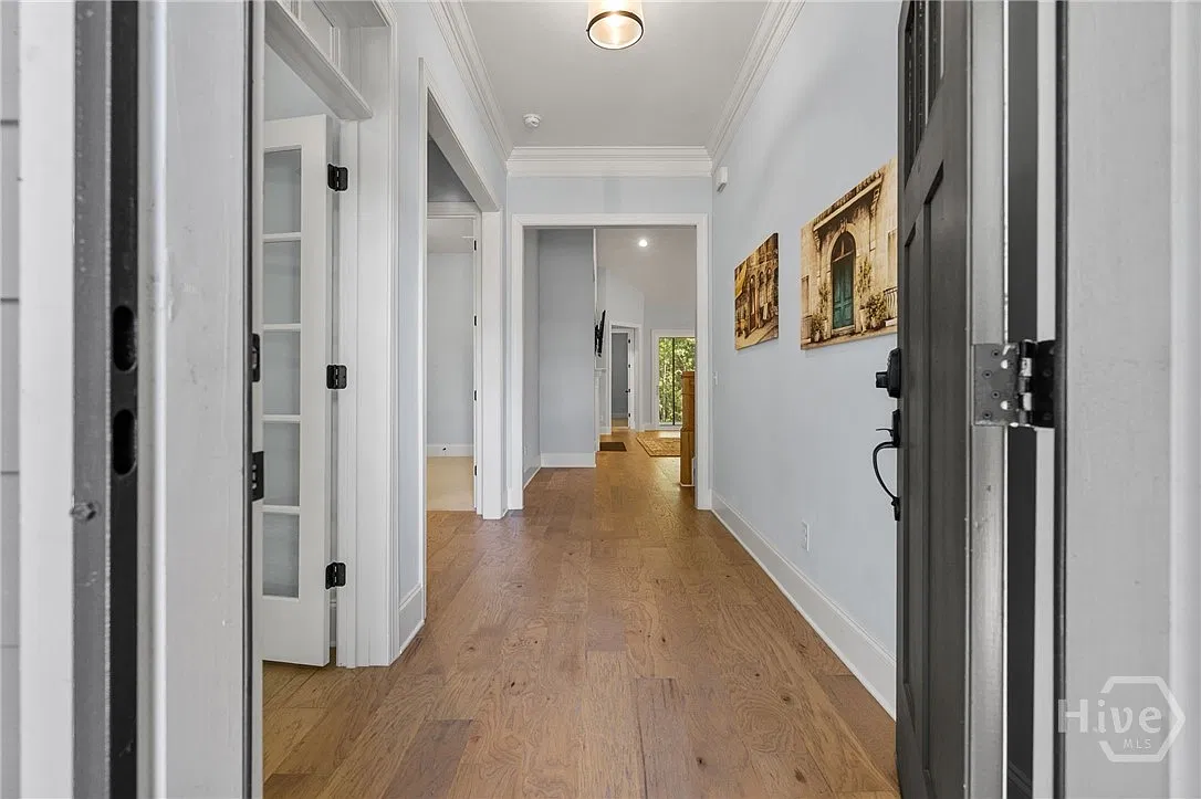 3 bed, 3.0 bath, 2167 sqft, $3,500 — Photo 2