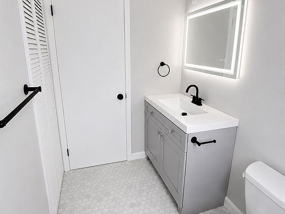 5th image of 283 Pond St