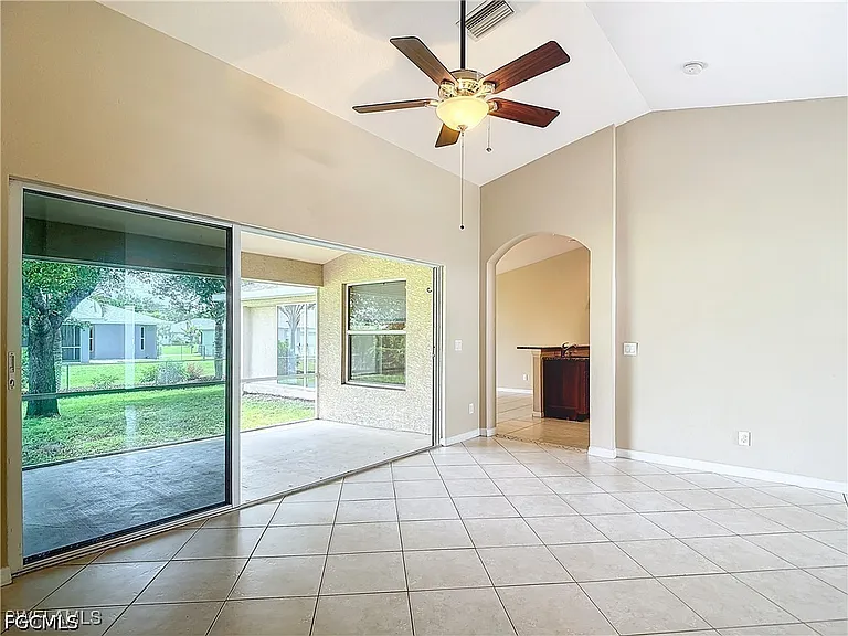 1726 Trafalgar Pkwy — Photo 19