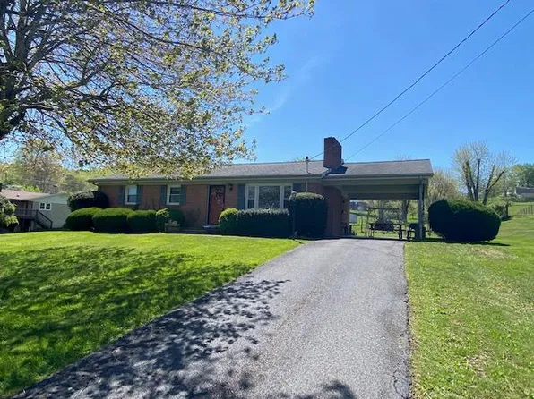 403 Parkwood Dr, Galax, VA 24333