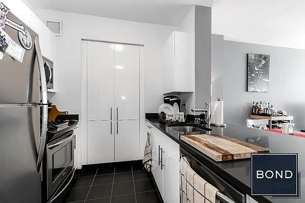 Rented by Bond New York | media 3