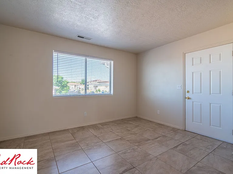 Fourplex - 620 W Evans Ridge — Photo 12