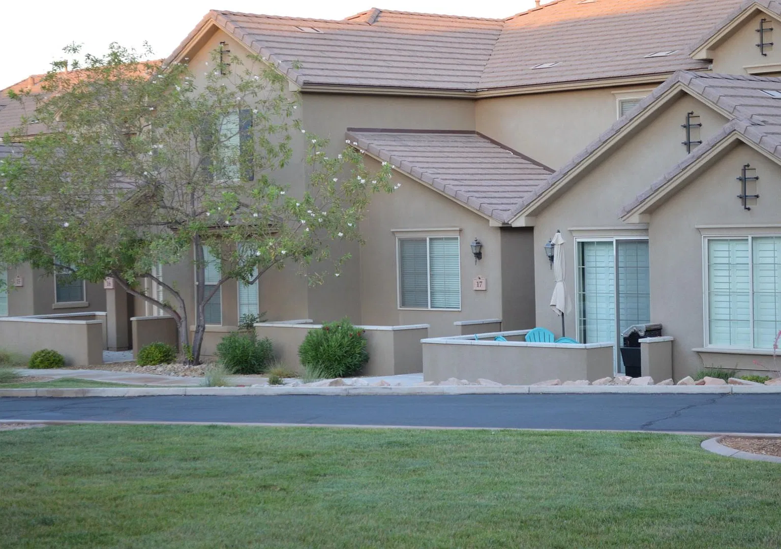 3-Bedroom and 2.5-Bathroom Townhome in the Hidden Valley Casitas with Heated Pool! — Photo 2