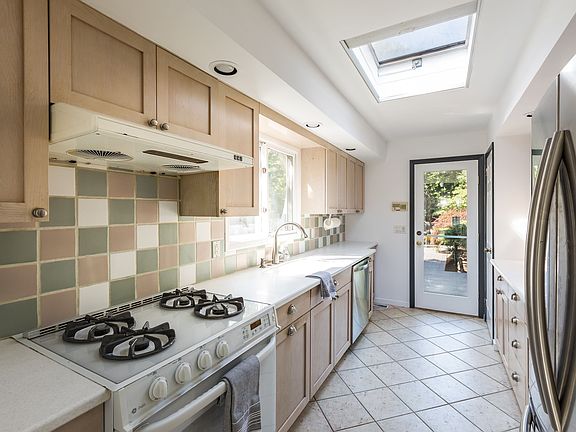 5th image of 41 Scallop Ave