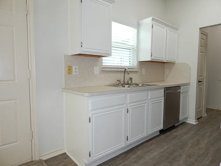 1412 Wesley Dr — Photo 10