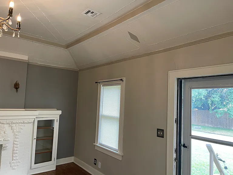 1913 N Ross Ave — Photo 52