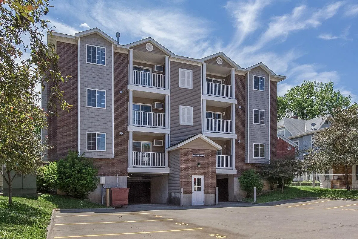 4 bed, 1.5 bath, $2,560 — Photo 3