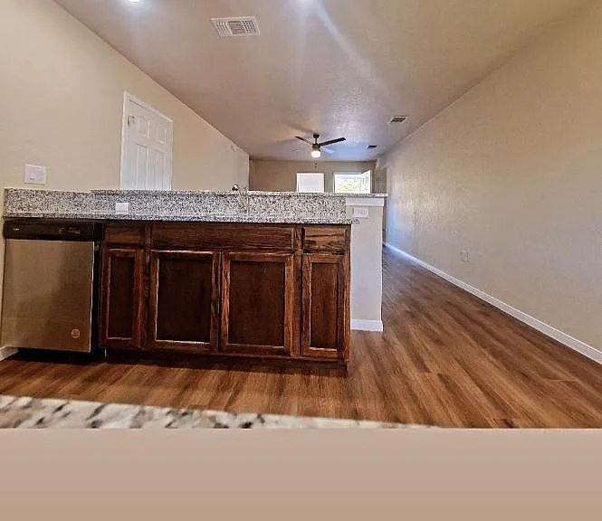 512 Raymond St #B — Photo 10