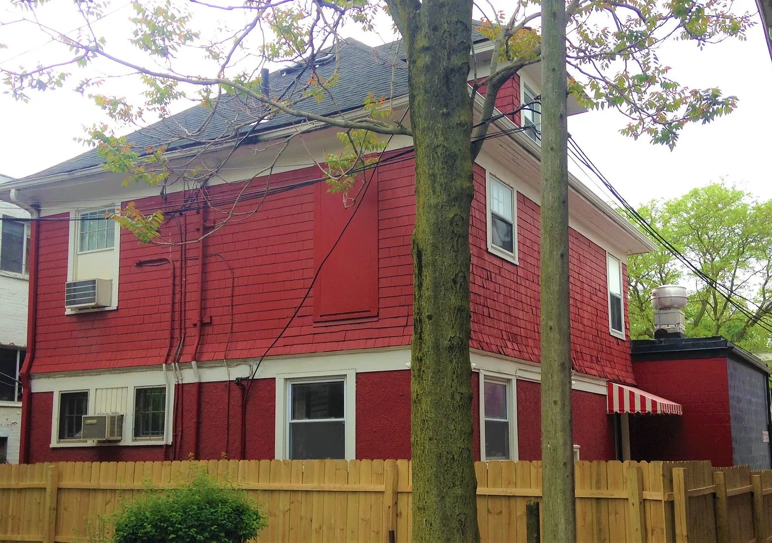 5 Bed/2.5 Bath Private Home Available August '27 — Photo 3