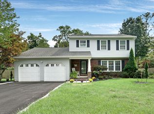 14 Rozlyn Ct, Eatontown, NJ 07724