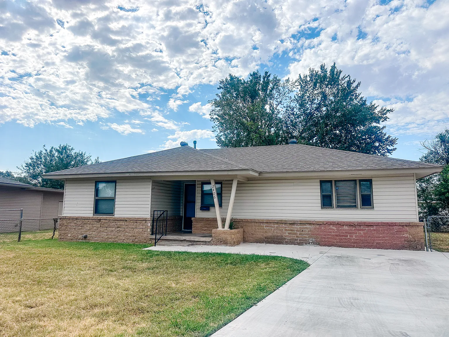 4 bed, 1171 sqft, $995 — Photo 1