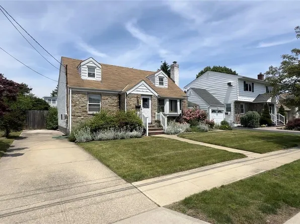 1867 Gerald Avenue, East Meadow, NY 11554