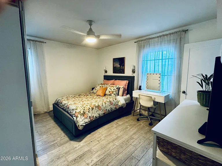 705 W Wilshire Dr — Photo 13