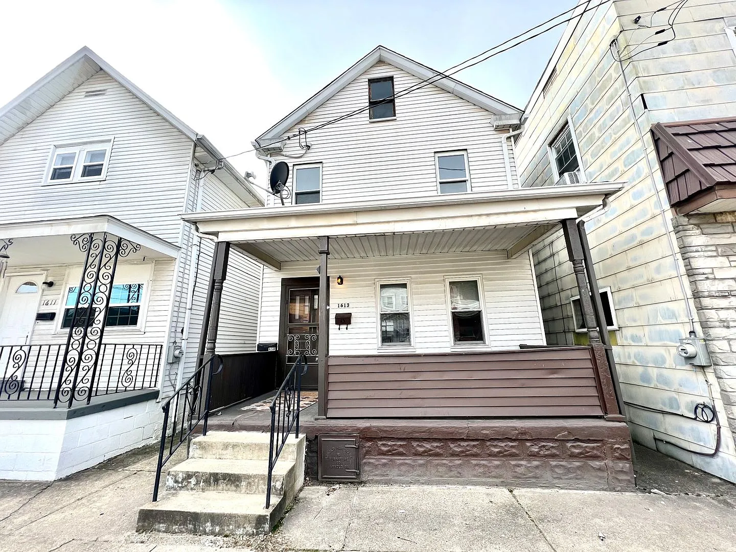 1613 Fourth Avenue (Full Service) — Photo 1