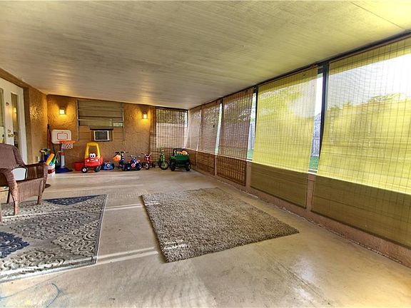 3rd image of 5834 Mariposa Dr