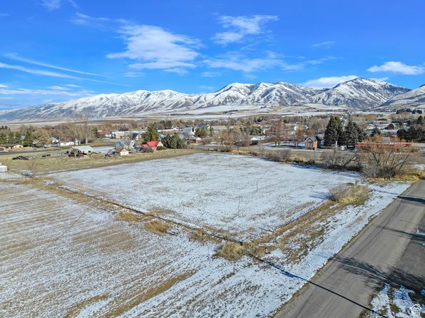 8975 S 200 W, Paradise, UT 84328