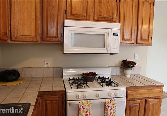 Gas Stove and Microwave Provided
