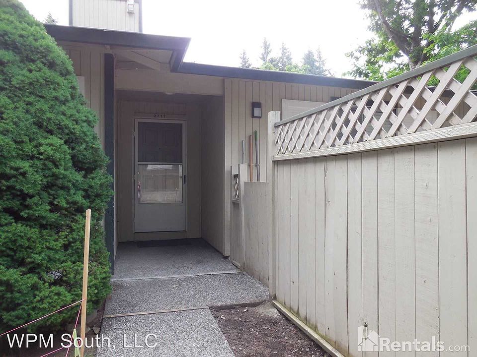 1st image of 2711 18th St SE #33