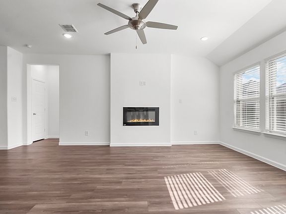 5th image of 525 Tuscany Dr