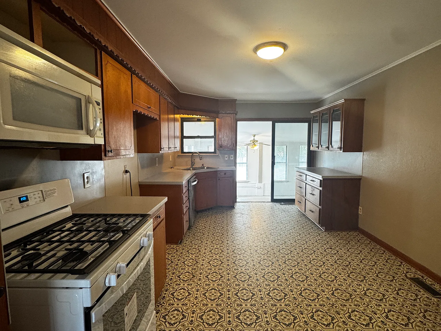 3 bed, 1164 sqft, $1,450 — Photo 4