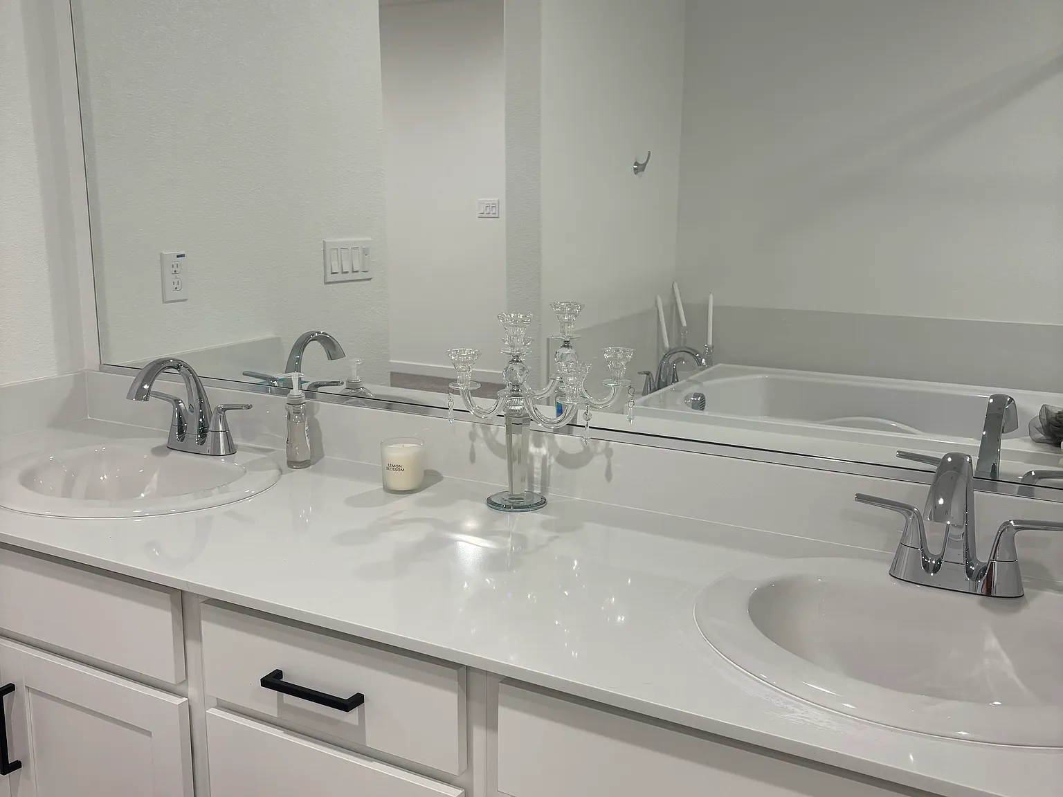 3 bed, 1945 sqft, $2,200 — Photo 4