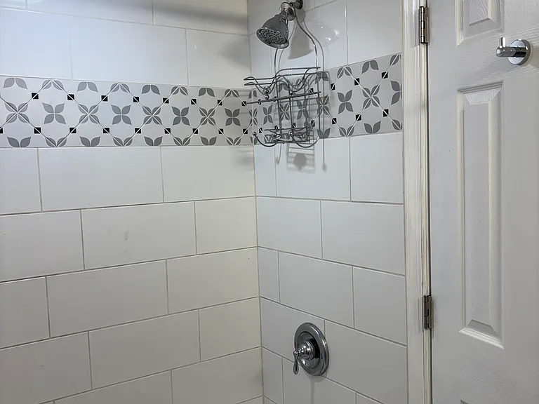 Hall Bath - Full-Size Tub