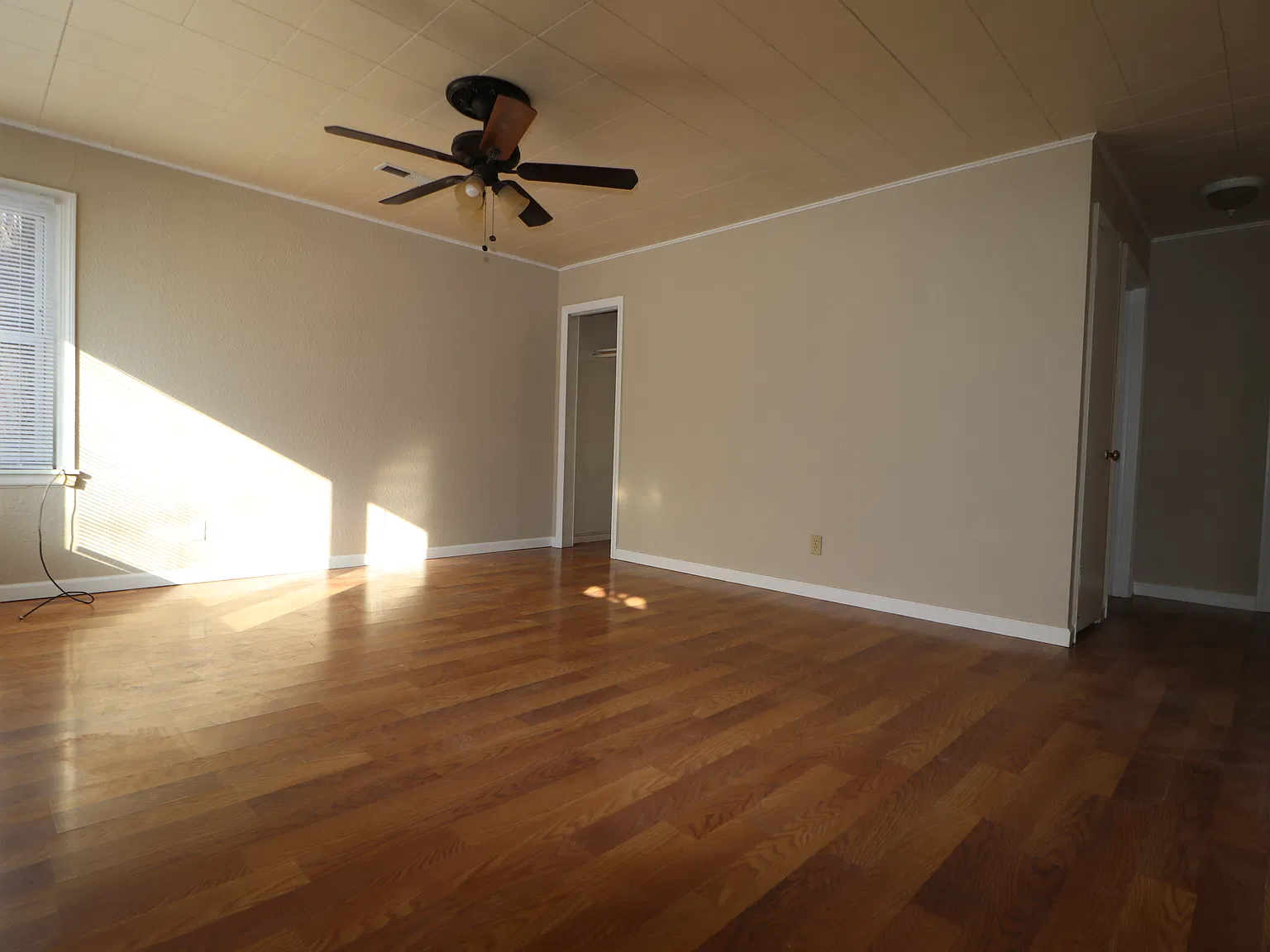 836 W 9th St — Photo 3