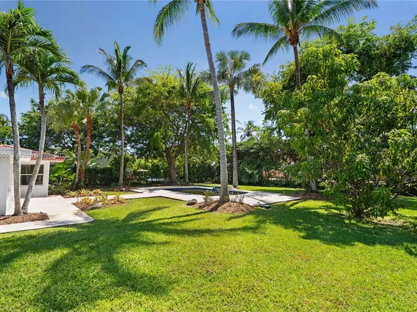 8700 SW 64th Ave, Pinecrest, FL 33156