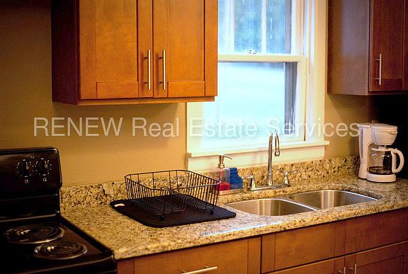3rd image of 430 E Trinity Ln
