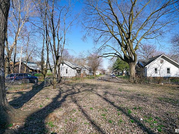 3rd image of 1616 N Indiana Ave