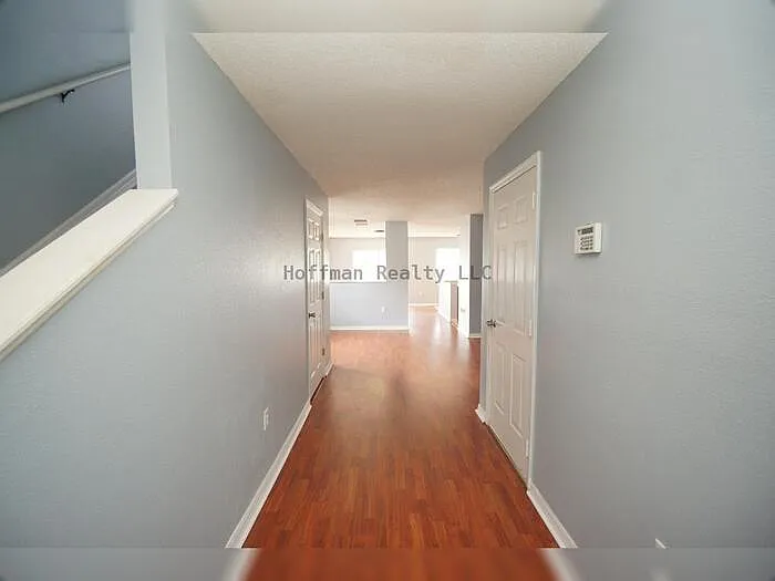 3 bed, 2.5 bath, 1868 sqft, $2,150 — Photo 3