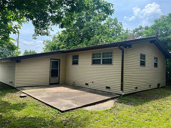 5th image of 1015 E Tulsa St