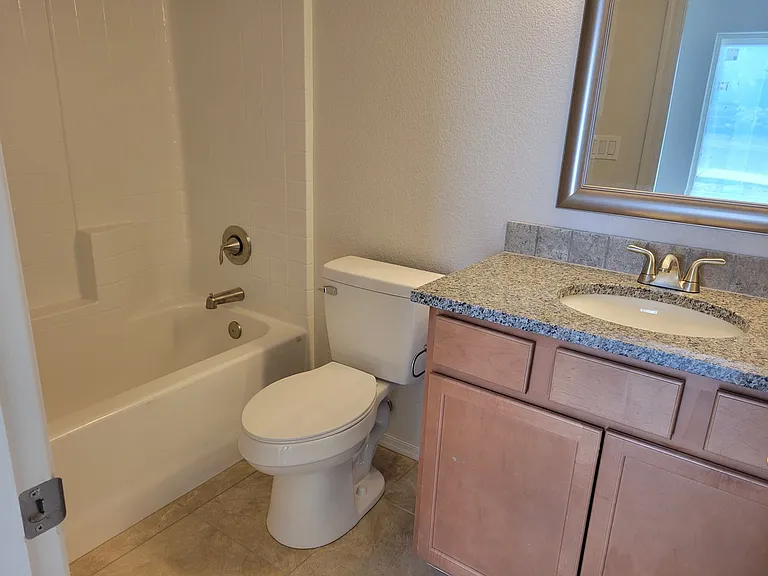 2544 Hillview Dr — Photo 9