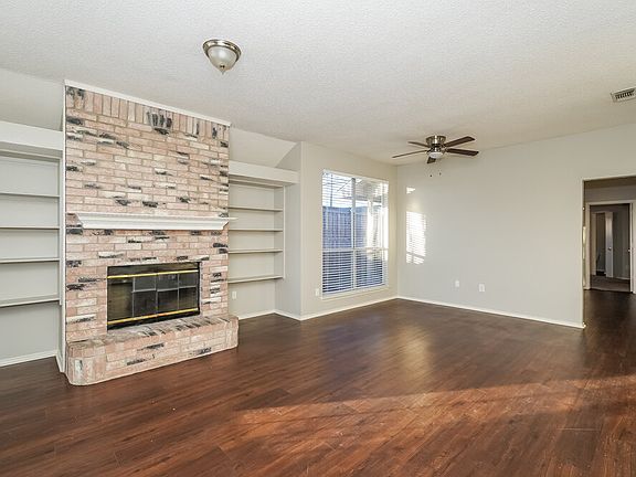 3rd image of 903 Crestwood Dr