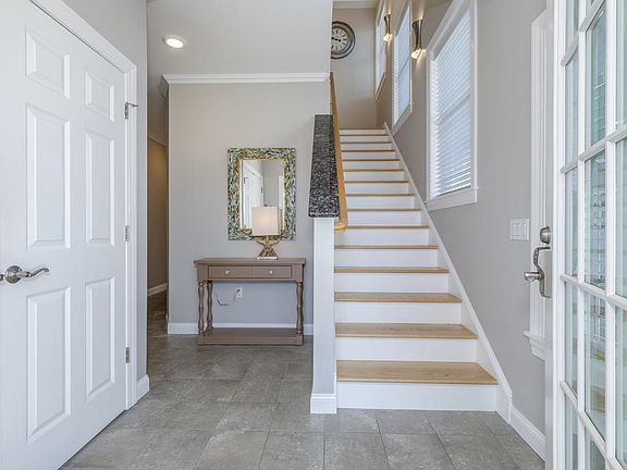 4th image of 562 Nashua Street