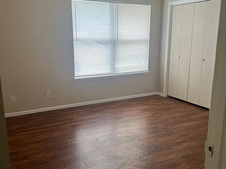 909 Castle Heights Dr #B — Photo 16