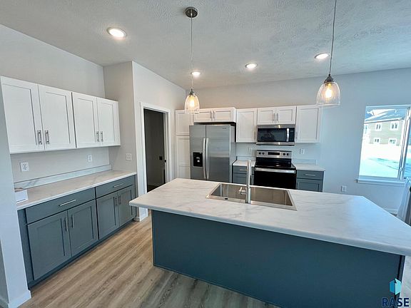 3rd image of 106 Atlantic Cir