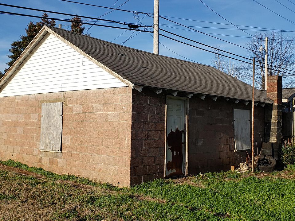 2nd image of 607 Bon St