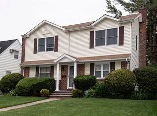 249 Cushing Ave, Williston Park, NY 11596