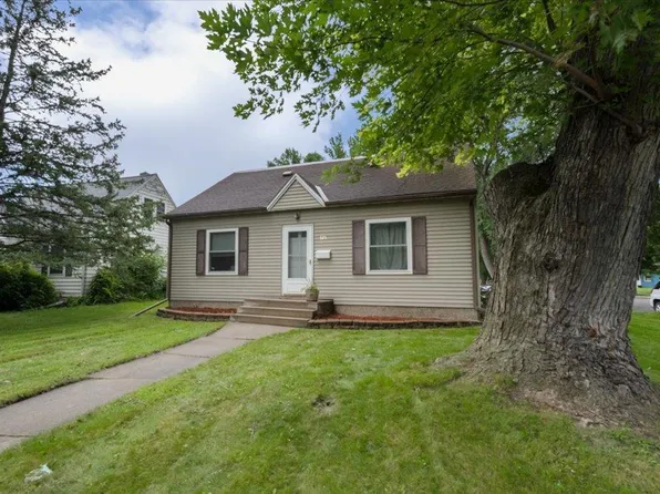 525 15th St SW, Willmar, MN 56201