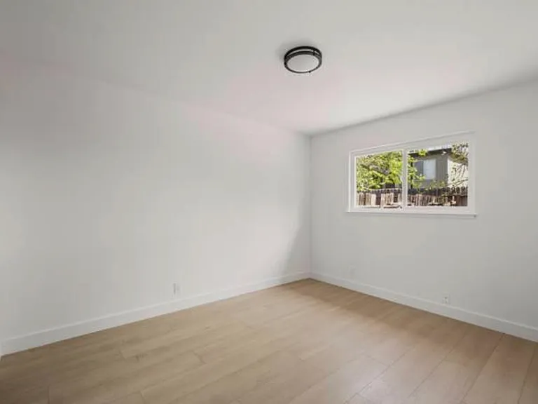 802-800 S Woodrow St — Photo 3
