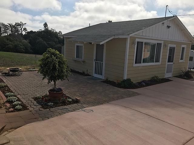 1st image of 526 S Cedros Ave