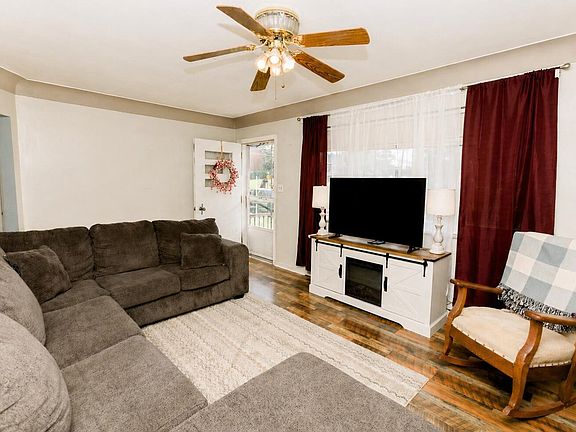 4th image of 1220 Alexandria Pike