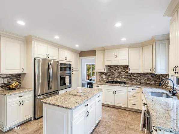 6 Berkshire Court, Holmdel, NJ 07733